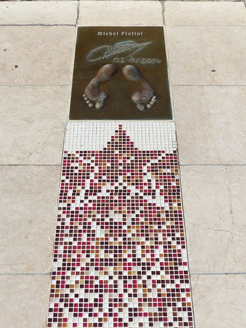 比锡的锋线 比锡的锋线